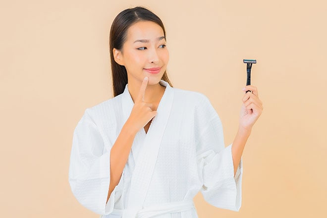 Should Women Shave Their Face?