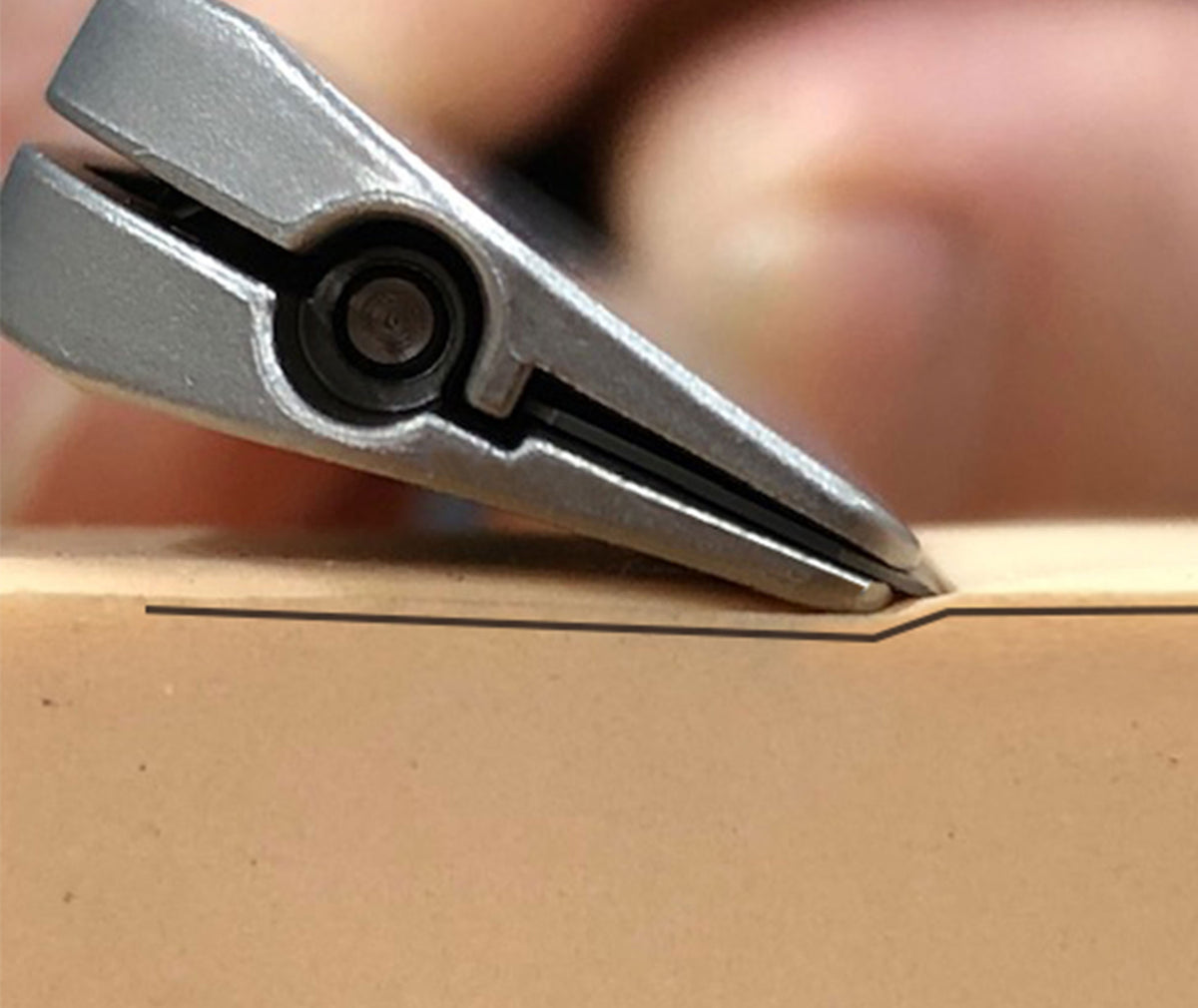 Feather Artist Club SR Razor head picture against the skin