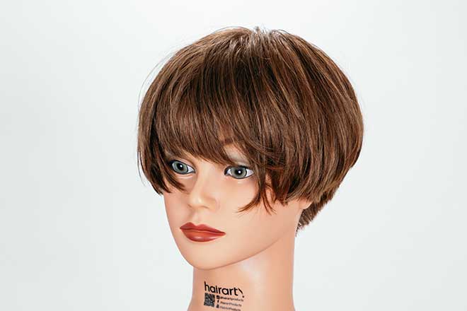 Rounded Graduated Bob Cut Tutorial with a Razor and Scissors