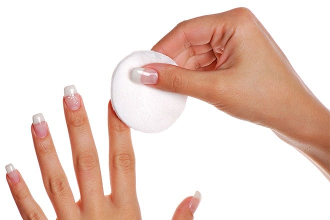 The Pros and Cons of Acetone and Non-Acetone Nail Polish Removers