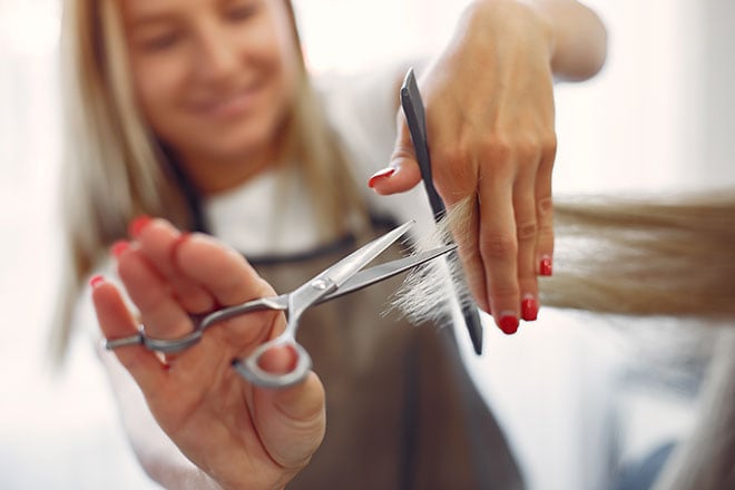 When to Use Scissors vs. Razors for Haircutting