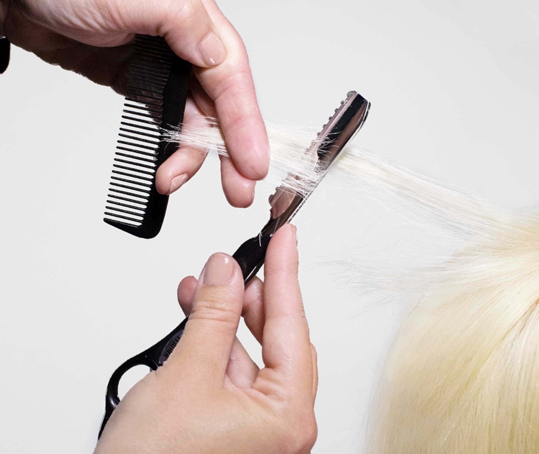 Feather Styling Razor - Cutting Hair