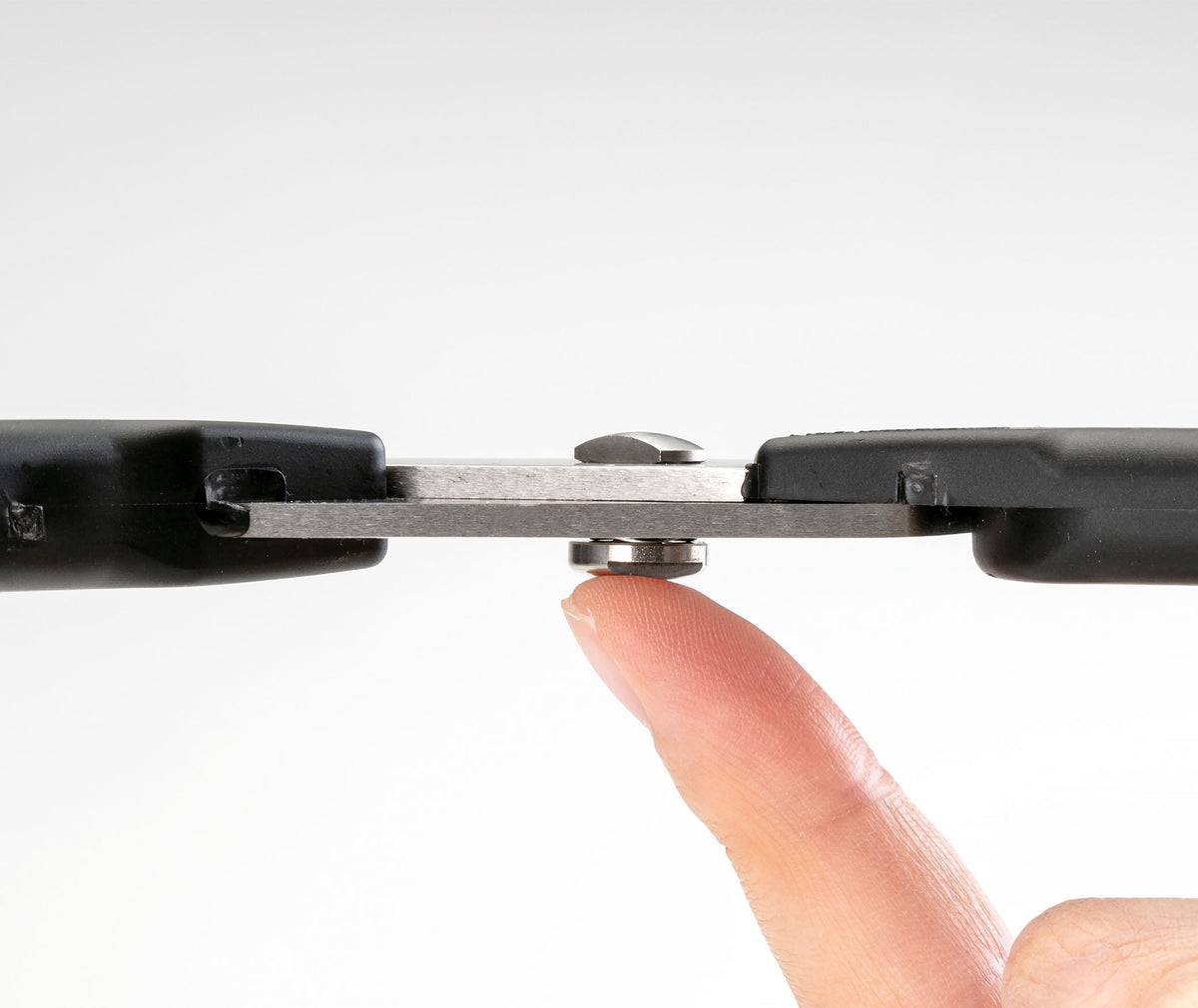 Seki Edge Knife and Kitchen Scissors SJ-K220 - hinge